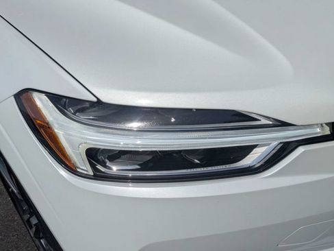 Used 2019 Volvo XC60 T5 Momentum w/ Multimedia Package AWD/4WD image 9