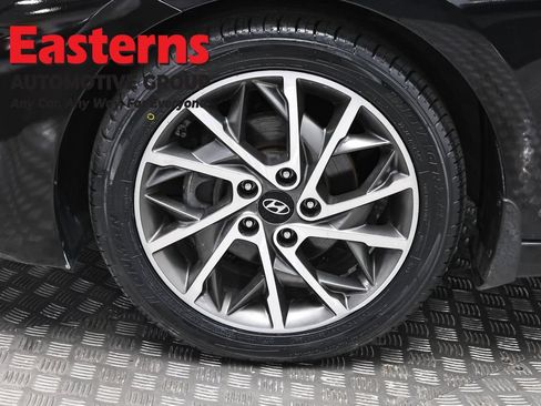 Used 2020 Hyundai Elantra Limited w/ Winter Weather Package FWD image 35