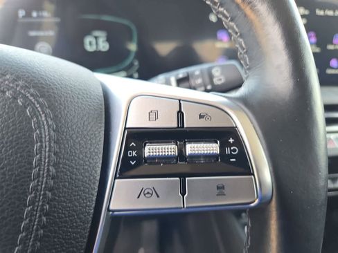 Used 2023 Kia Telluride EX w/ EX Captain's Chair Package image 24