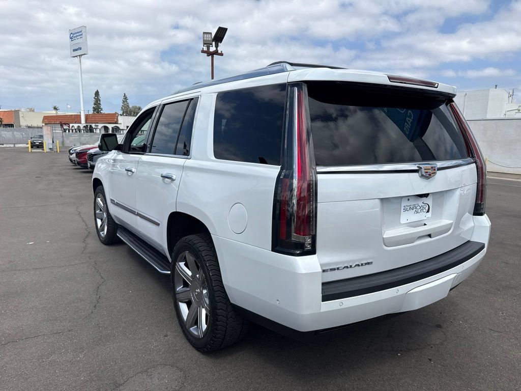 Used 2020 Cadillac Escalade Luxury RWD image 3