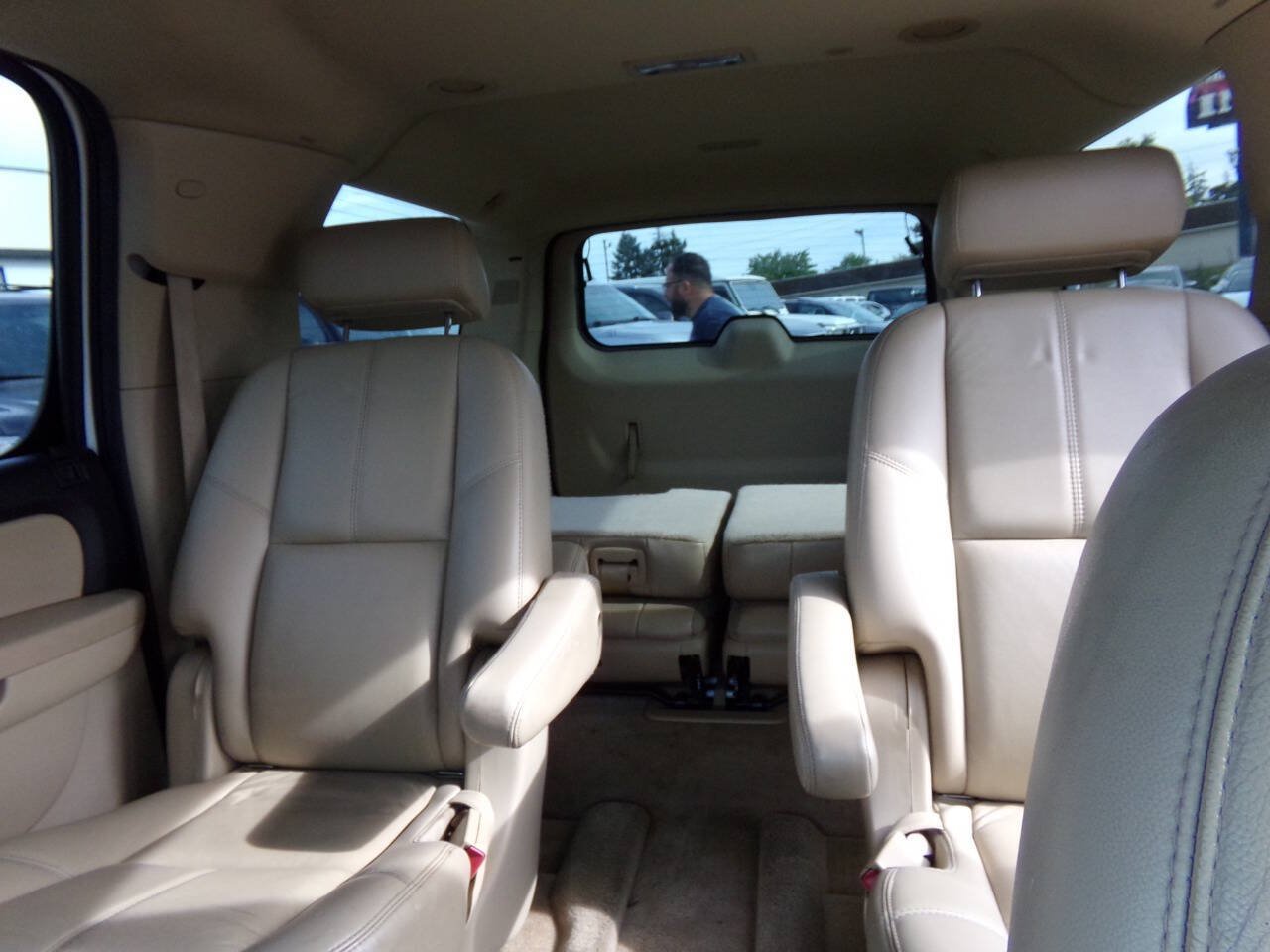 Used 2007 Chevrolet Suburban LTZ w/ LTZ Preferred Equipment Group AWD/4WD image 29