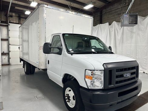 Used 2024 Ford E-350 and Econoline 350 Super Duty image 1