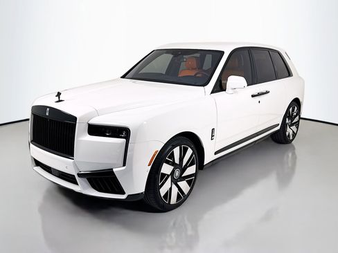 Certified 2025 Rolls-Royce Cullinan AWD/4WD image 3
