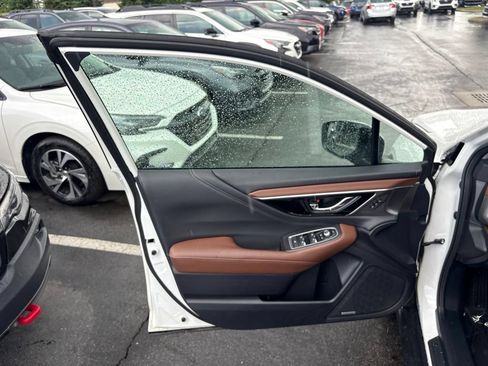 Certified 2021 Subaru Outback Touring AWD/4WD image 18