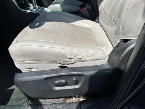 Used 2013 Chevrolet Captiva Sport LTZ FWD image 14