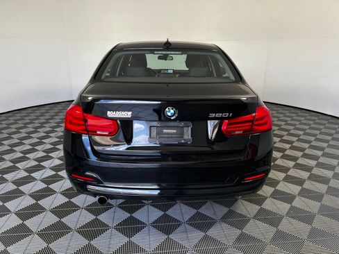 Used 2018 BMW 320i Sedan RWD image 6