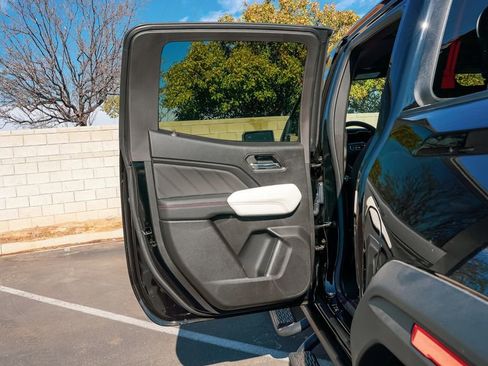 Used 2024 GMC Canyon AT4X w/ AT4X AEV Edition image 17