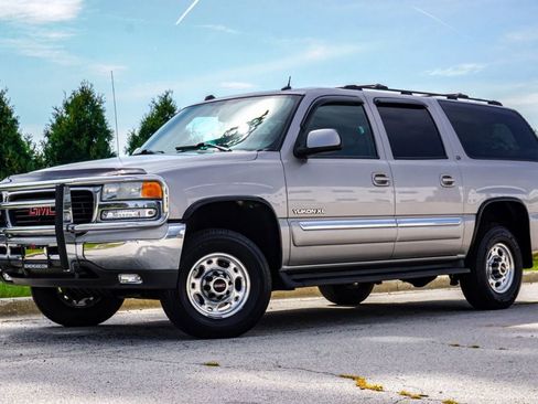 Used 2005 GMC Yukon XL 2500 SLT w/ SLT Preferred Equipment Group image 1