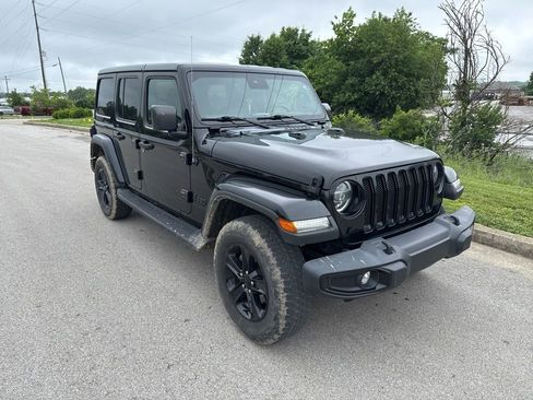 Used 2022 Jeep Wrangler Unlimited Sahara AWD/4WD image 2
