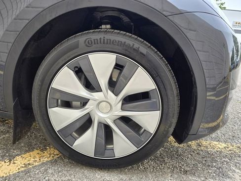 Used 2024 Tesla Model Y Long Range image 57