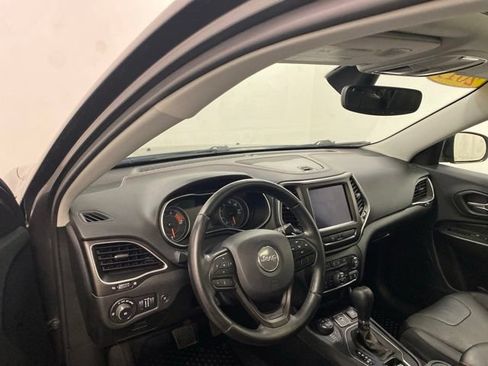 Used 2019 Jeep Cherokee Trailhawk AWD/4WD image 8