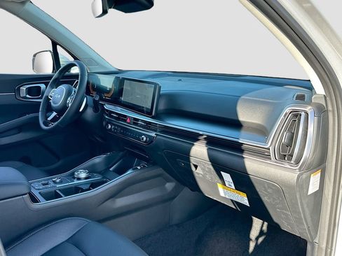 Certified 2025 Kia Sorento EX w/ EX Panoramic Sunroof Package FWD image 30
