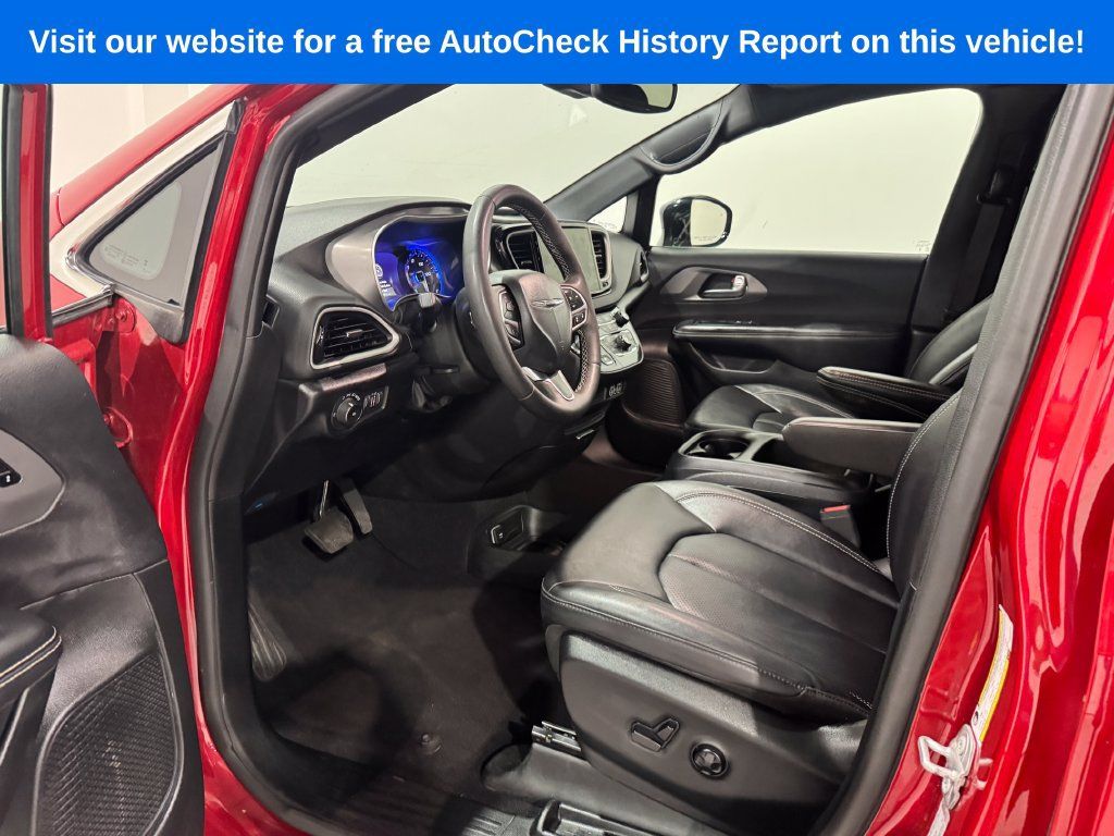 Used 2025 Chrysler Pacifica Select FWD image 15