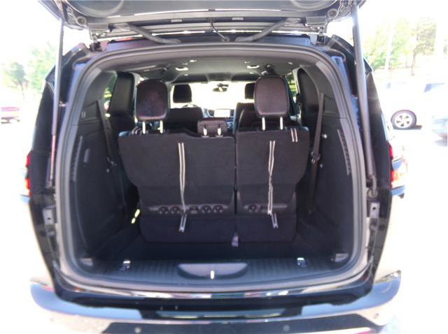 Used 2025 Chrysler Pacifica Select FWD image 11