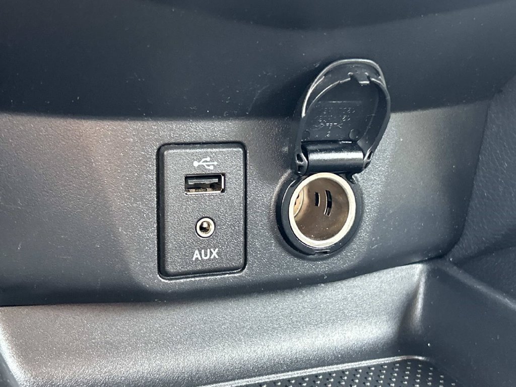 Used 2015 Nissan Rogue SV AWD/4WD image 25