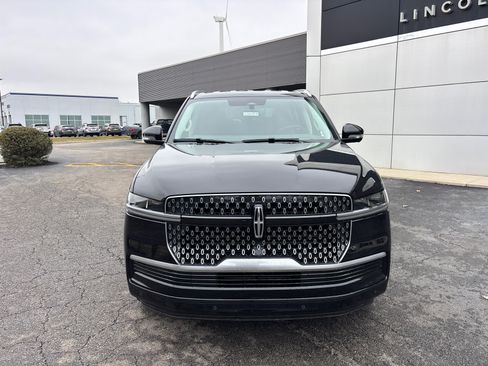 New 2026 Lincoln Navigator Premiere AWD/4WD image 2
