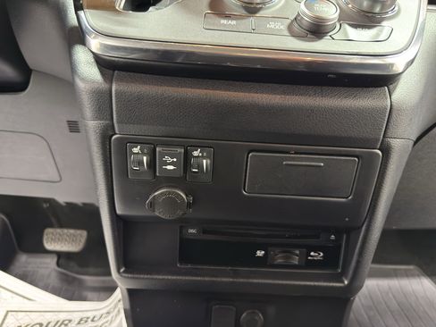 Used 2018 Toyota Sienna SE Premium FWD image 33