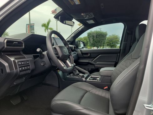 Used 2026 Toyota 4Runner SR5 AWD/4WD image 19