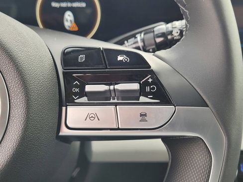 New 2025 Hyundai Elantra Limited image 17