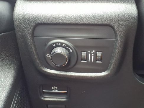 Used 2023 Jeep Grand Cherokee Altitude AWD/4WD image 24