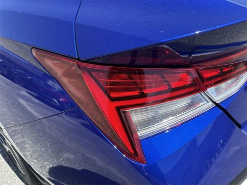 New 2025 Hyundai Elantra Limited image 17