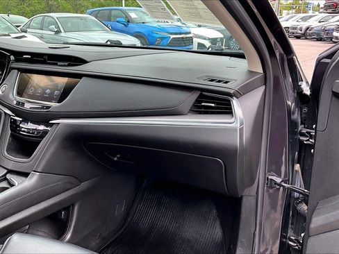 Used 2017 Cadillac XT5 Luxury w/ Driver Awareness Package FWD image 14