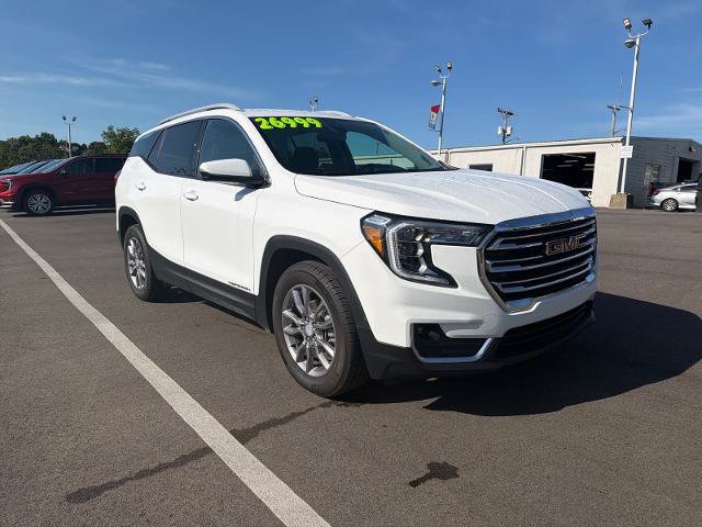 Used 2024 GMC Terrain SLT FWD image 1