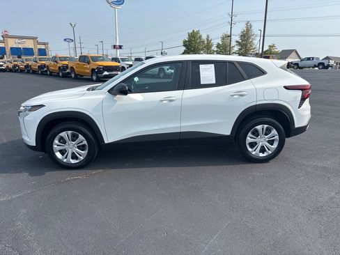 Used 2025 Chevrolet Trax LS image 8