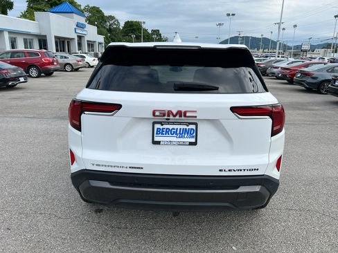 Used 2026 GMC Terrain Elevation AWD/4WD image 8