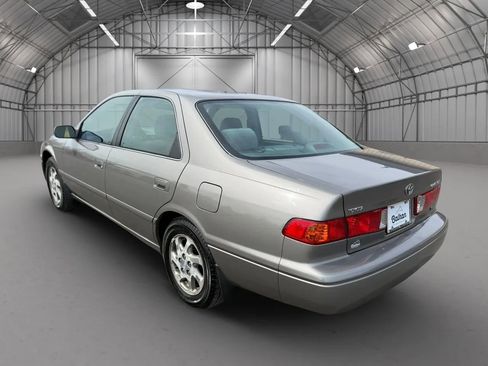 Used 2000 Toyota Camry LE FWD image 9