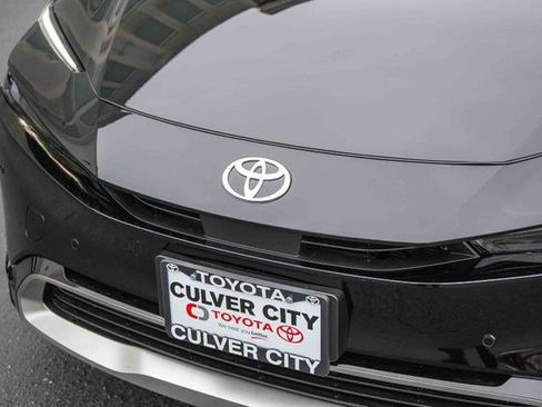 New 2026 Toyota Prius Plug-In Hybrid FWD image 6