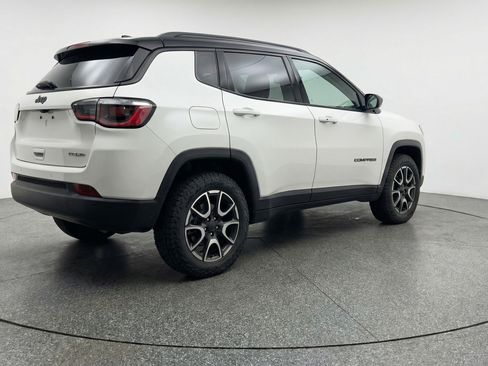 Used 2025 Jeep Compass Trailhawk image 9