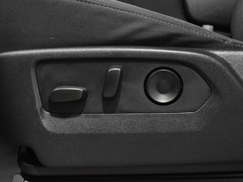 Used 2023 Chevrolet Silverado 1500 Custom image 4