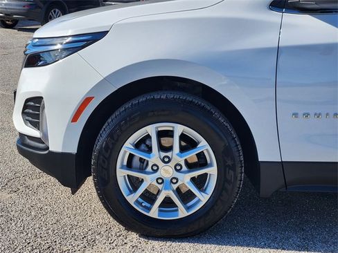 Used 2024 Chevrolet Equinox LT w/ Driver Convenience Package image 8