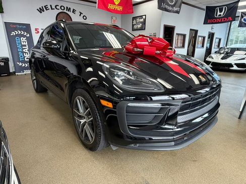 Used 2022 Porsche Macan AWD/4WD image 3
