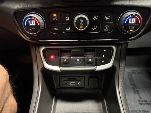 Used 2023 GMC Terrain SLT AWD/4WD image 38