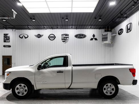 Used 2017 Nissan Titan S image 3