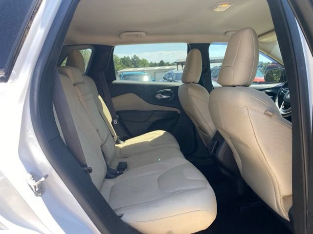 Used 2015 Jeep Cherokee Latitude w/ Trailer Tow Group AWD/4WD image 9