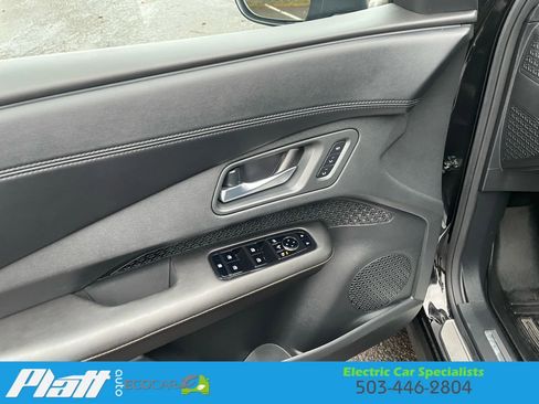 Used 2023 Nissan Ariya AWD image 16