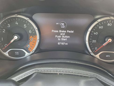Used 2017 Jeep Renegade Latitude FWD image 21