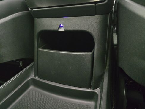 Used 2025 Rivian R1S Adventure image 33