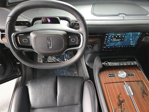 New 2026 Lincoln Navigator L Black Label image 16