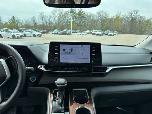 Certified 2023 Toyota Sienna XLE AWD/4WD image 28