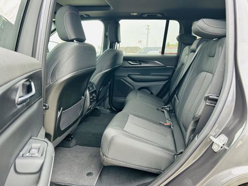 New 2025 Jeep Grand Cherokee Laredo X w/ Luxury Tech Group I image 27