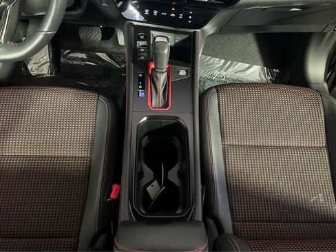 Used 2025 Nissan Kicks SR image 12