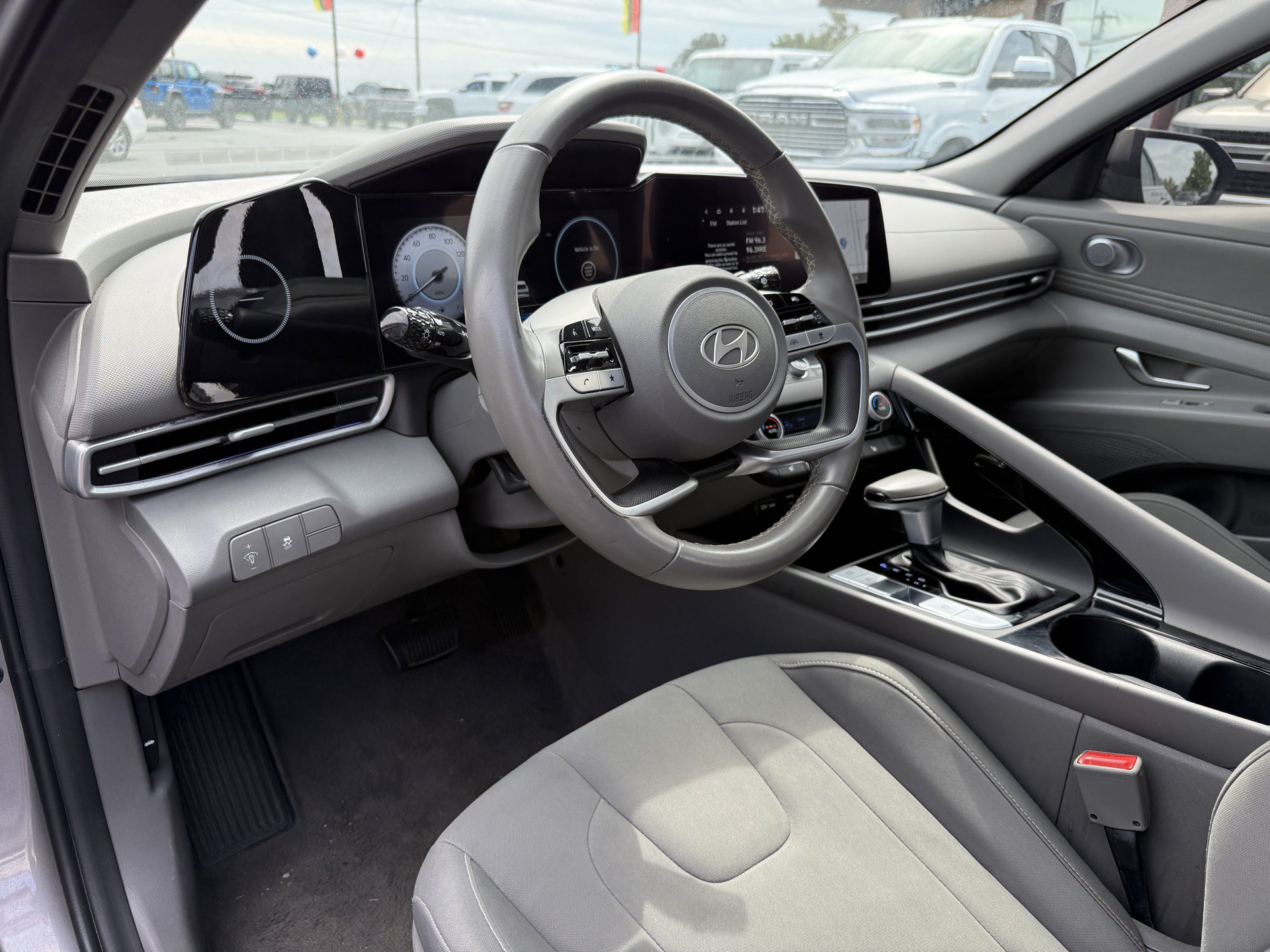 Used 2025 Hyundai Elantra SEL FWD image 20