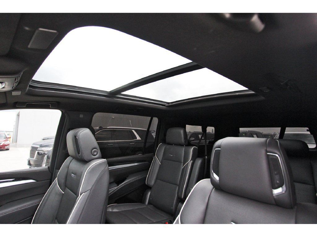 Used 2025 Cadillac Escalade ESV Sport AWD/4WD image 29