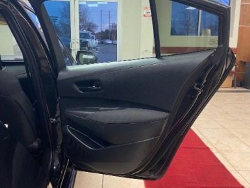 Used 2022 Toyota Corolla LE image 5