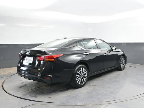 Used 2025 Nissan Altima 2.5 SV FWD image 9