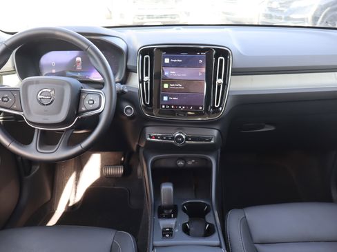 Used 2025 Volvo XC40 B5 Core image 14